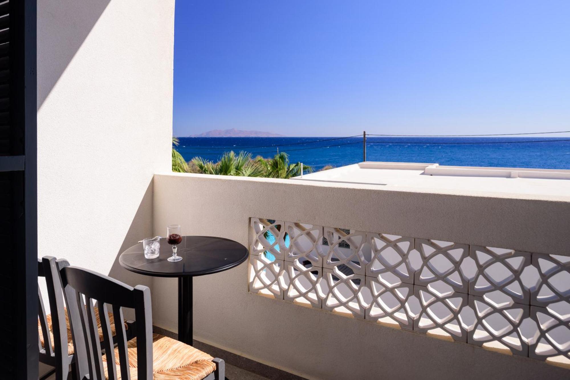 Afroditi Venus Beach Resort Kamari  Ngoại thất bức ảnh